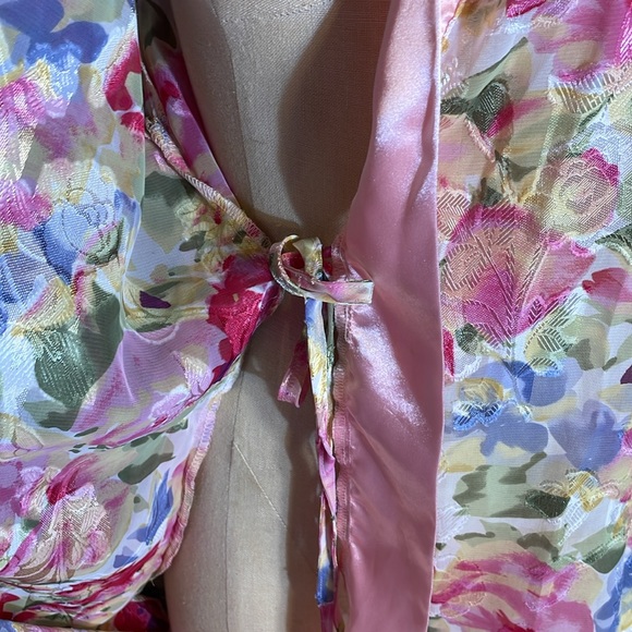 Robe - Picture 8 of 9